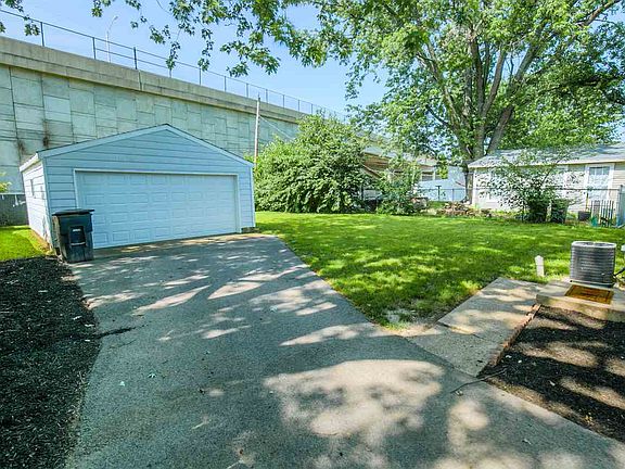 2nd image of 1157 Southlea Dr