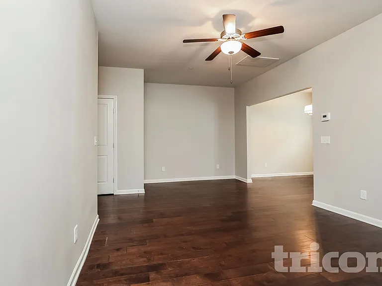 403 Riverwood Ct — Photo 3