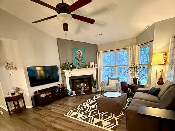2nd image of 1103 Bennett Pl