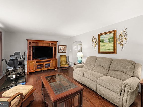 3rd image of 9765 Nanticoke Cir