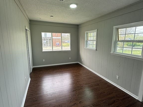 5th image of 3728 Hickory Ave SW