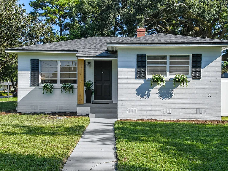 2201 Hand Blvd — Photo 1