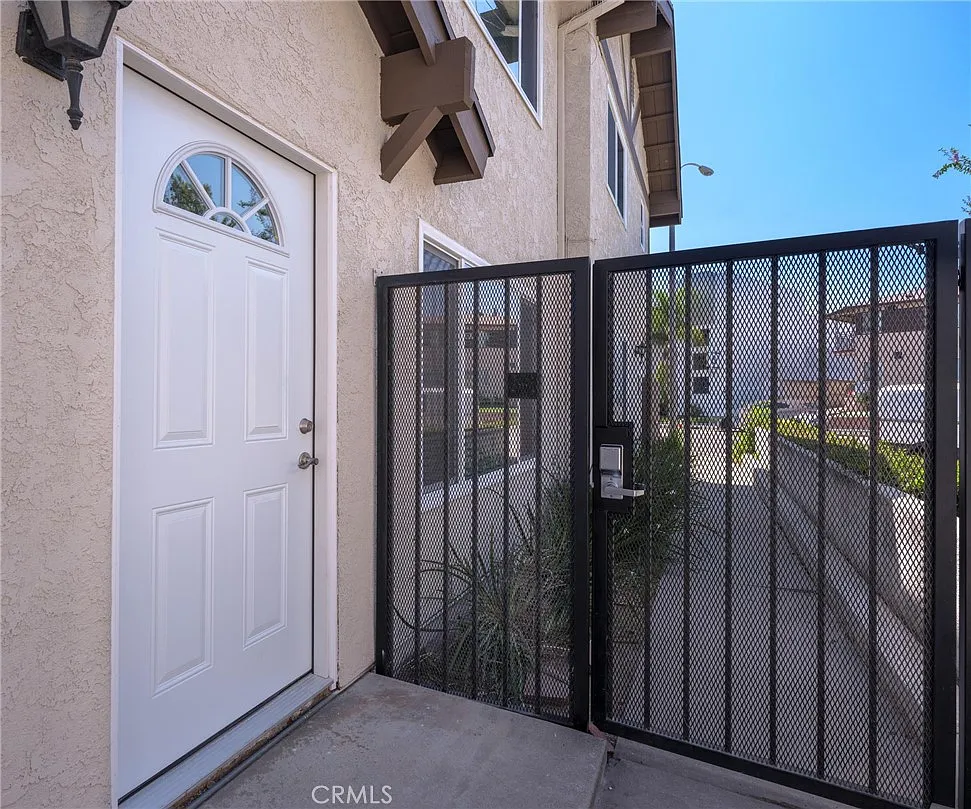 2 bed, 960 sqft, $2,600 — Photo 1