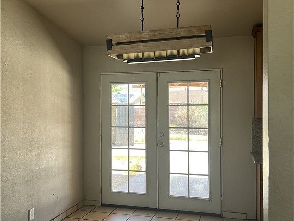 3rd image of 1472 Lucky St