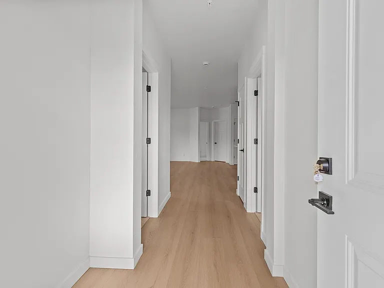 1172 Mullan — Photo 3
