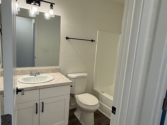 5th image of 510 W Eaton St #8