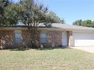 5908 Willow Crest Dr, Arlington, TX 76017
