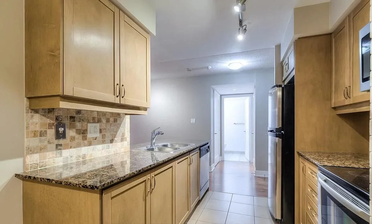 3 bed, 900 sqft, $3,350 — Photo 1
