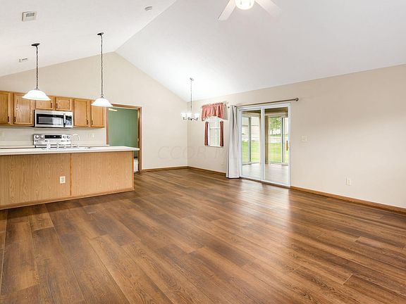3rd image of 3998 Silvaner Dr
