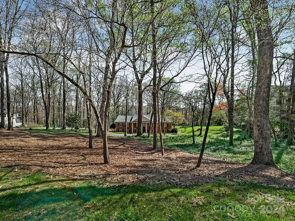 2nd image of 401 Highland Forest Dr