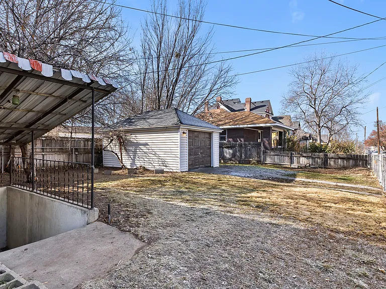 377 N 200 W — Photo 29