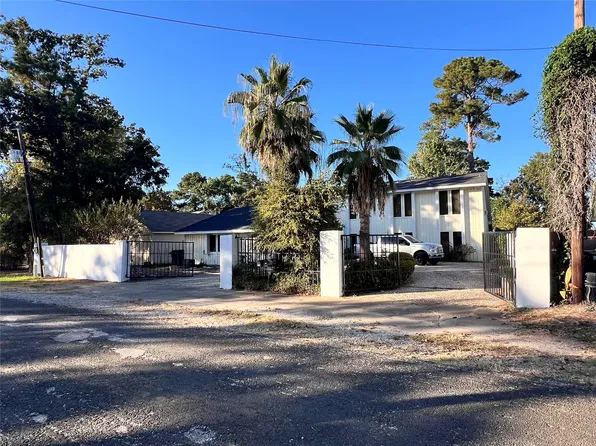 618 Palmetto Dr, Livingston, TX 77351