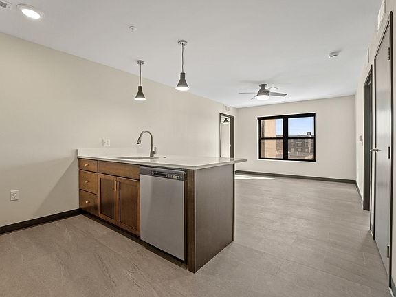 4th image of 275 1st Ave SW #118