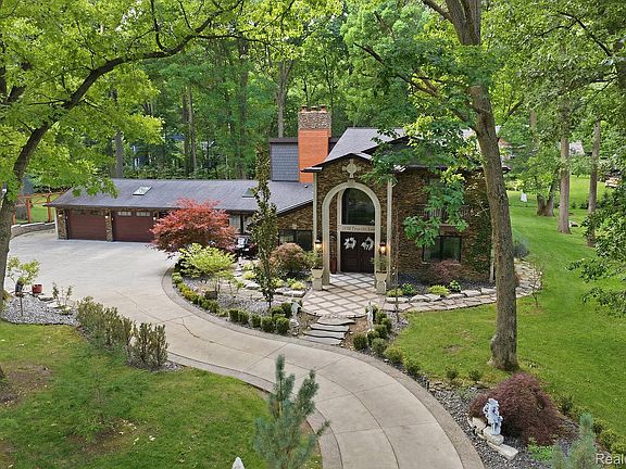 2nd image of 1258 Priscilla Ln