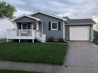 2117 Stonehenge Rd, Springfield, IL 62702