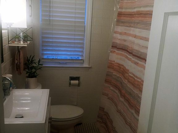 3rd image of 105 N Pershing Ave Floor 2