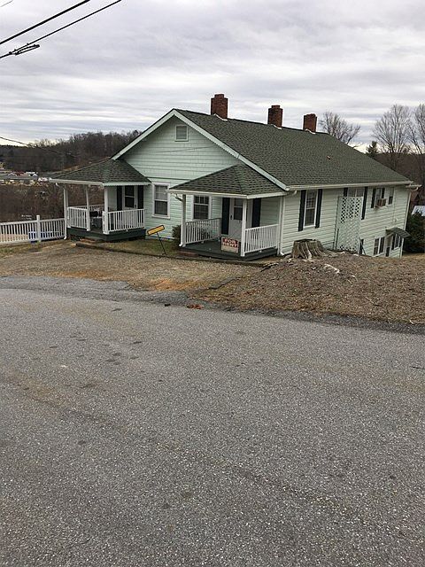 2nd image of 225 D St