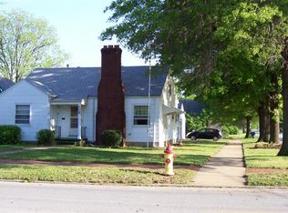 115 W 1st St, Coffeyville, KS 67337