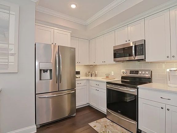 5th image of 635 Old Post Rd #210