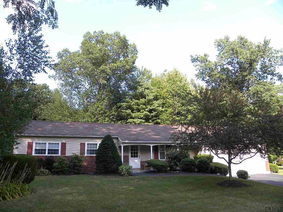 1st image of 15 Ashley Dr