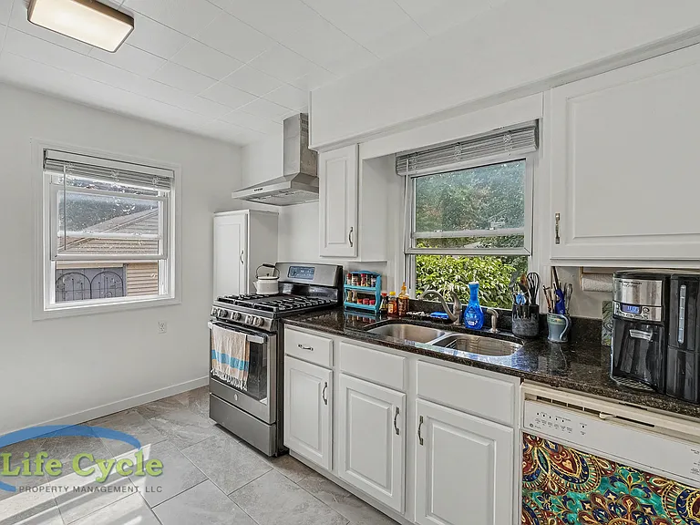 2052 Collingwood Ave SW — Photo 6
