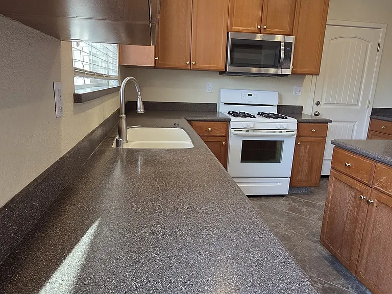 1350 Belmont Dr — Photo 13