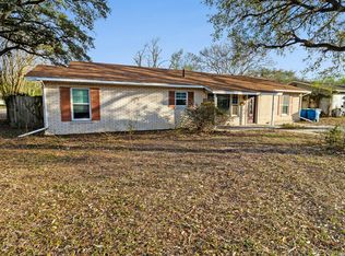 612 E Hutchinson St, Beeville, TX 78102
