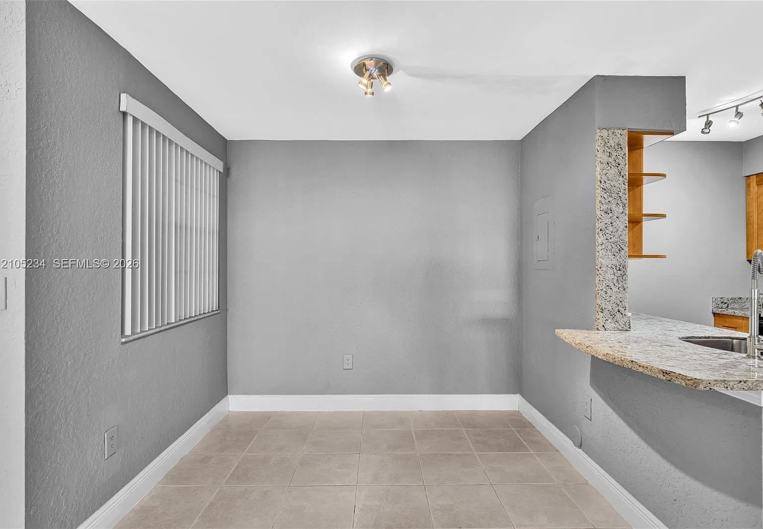 Lakeview Club Condo — Photo 4