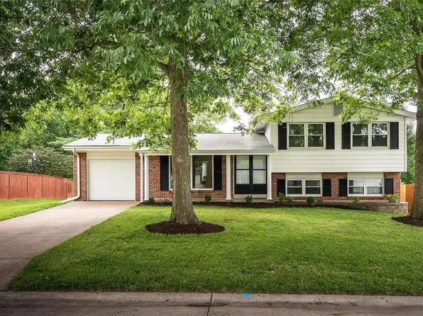 826 Judson Manor Dr, Saint Louis, MO 63141