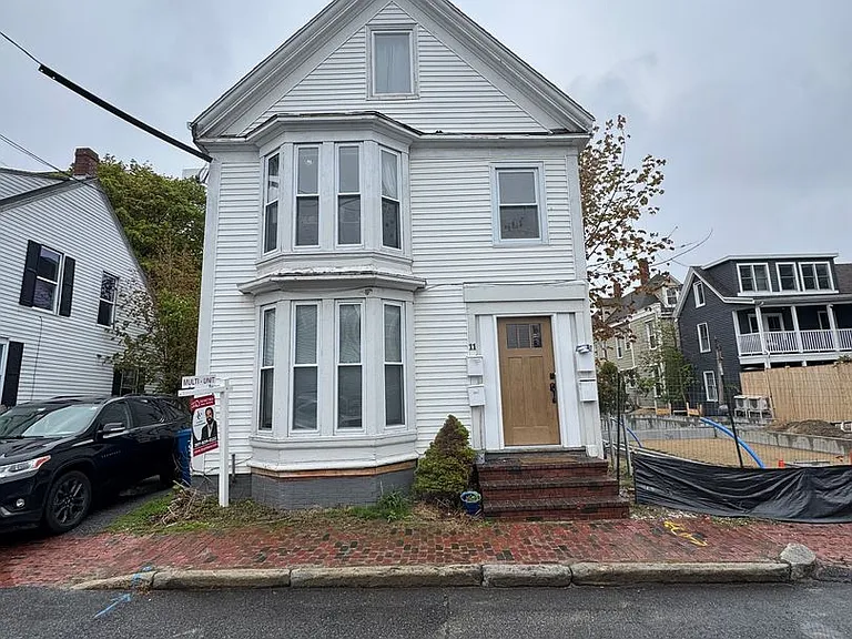 11 Russell Street — Photo 1