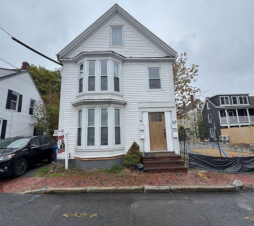 1st image of 11 Russell St APT 3