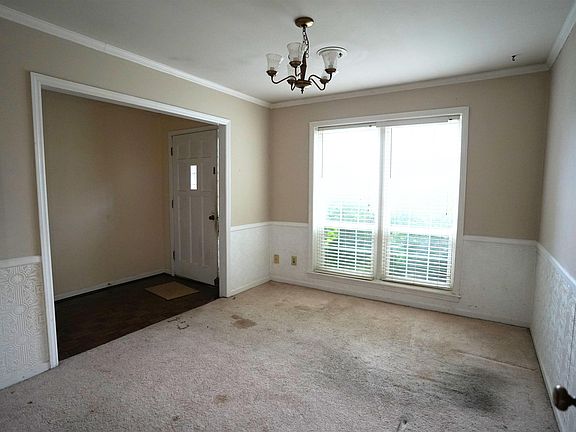 3rd image of 100 Crowndale Dr