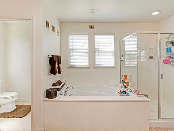5th image of 106 Summerwood Dr
