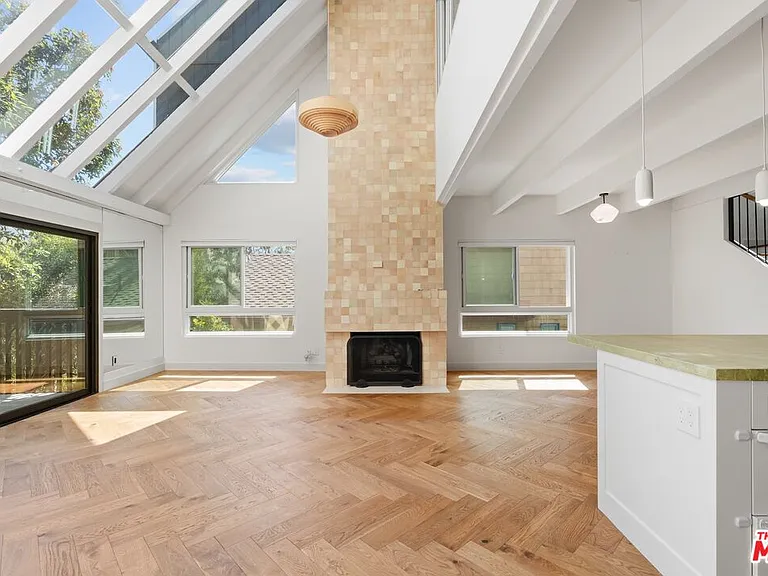 33 E Reef St #4 — Photo 2