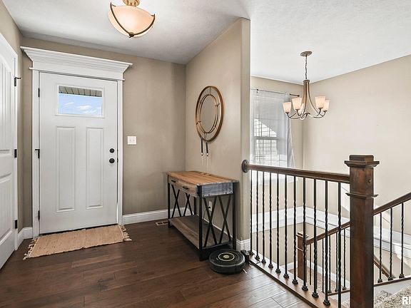 3rd image of 901 Cypress Dr