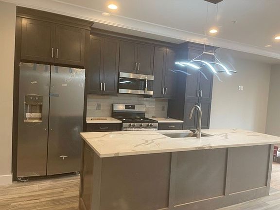 5th image of 682 N 5th St #2