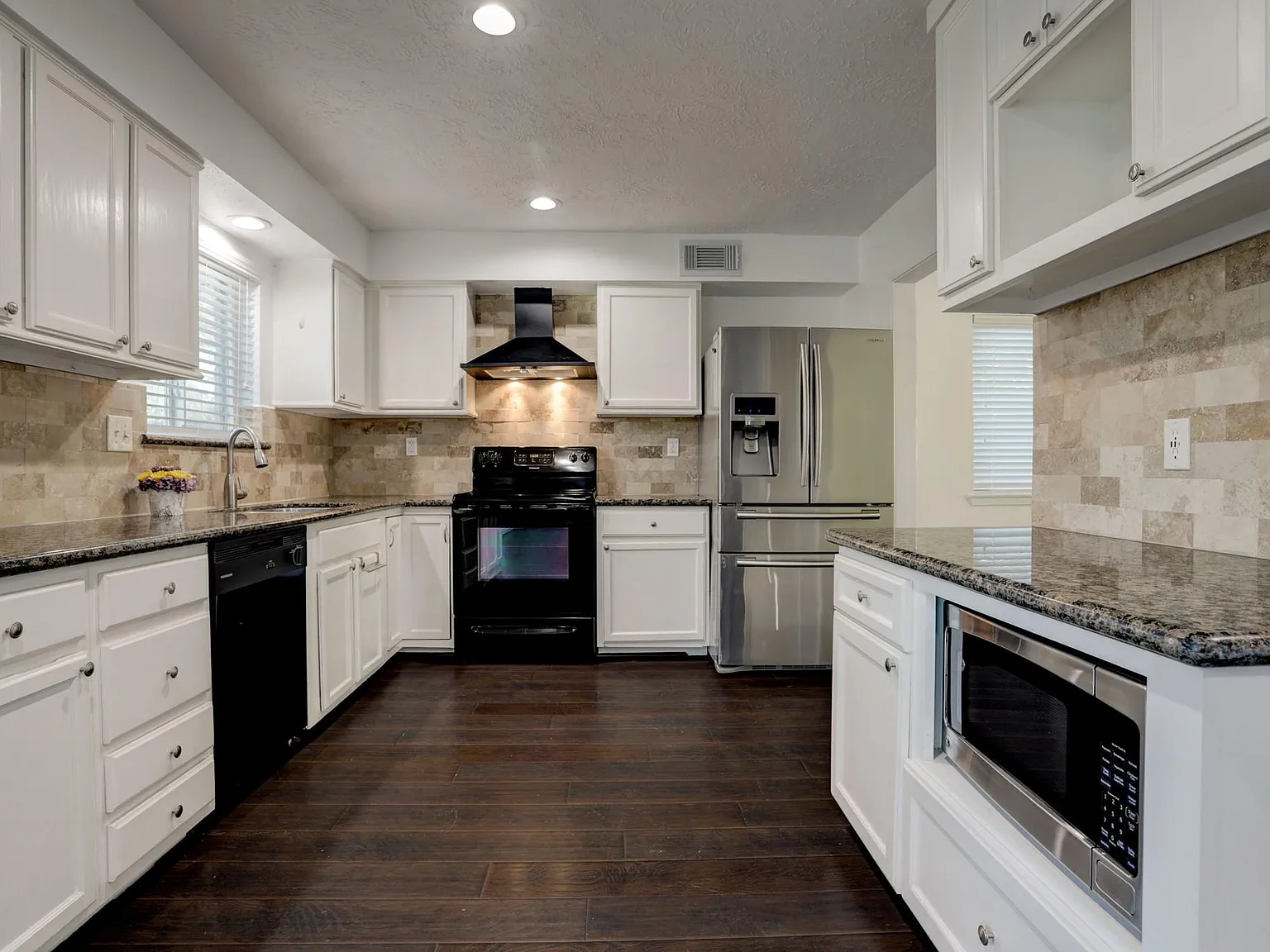 3 bed, 2.5 bath, 1790 sqft, $2,500 — Photo 1
