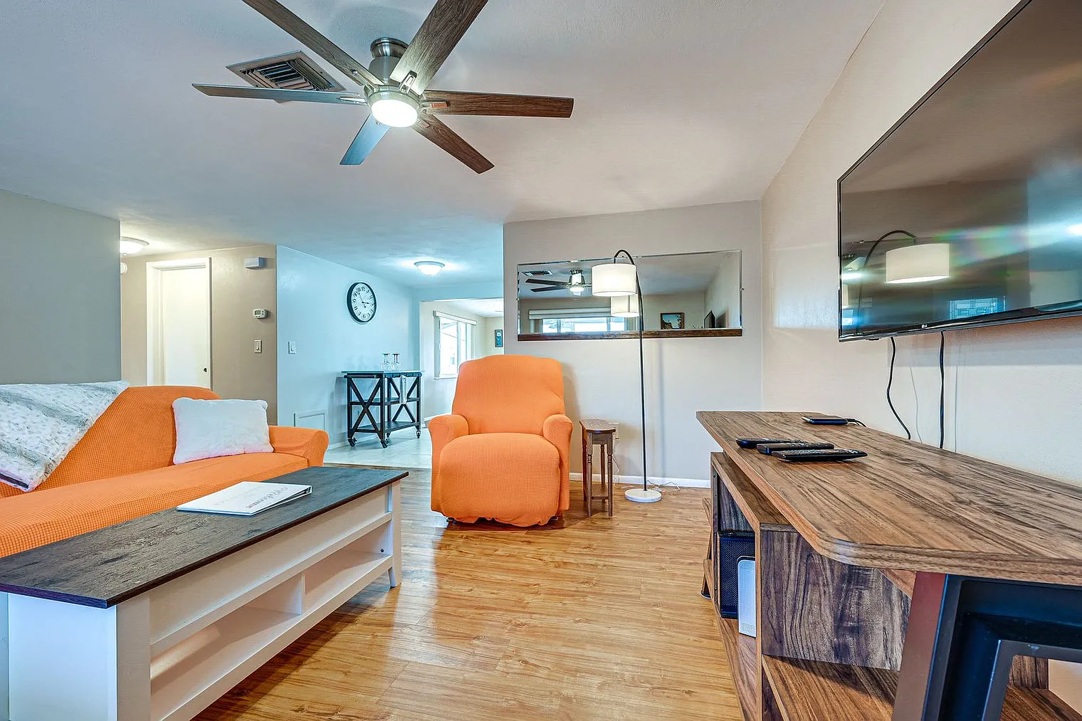 2 bed, 2.0 bath, 1097 sqft, $2,322 — Photo 4