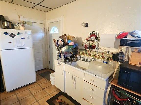 3rd image of 616 Pleasant Pl