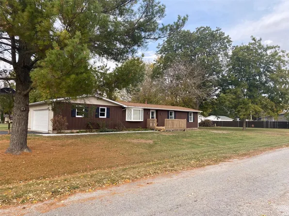 330 W Mitchell St, Witt, IL 62094