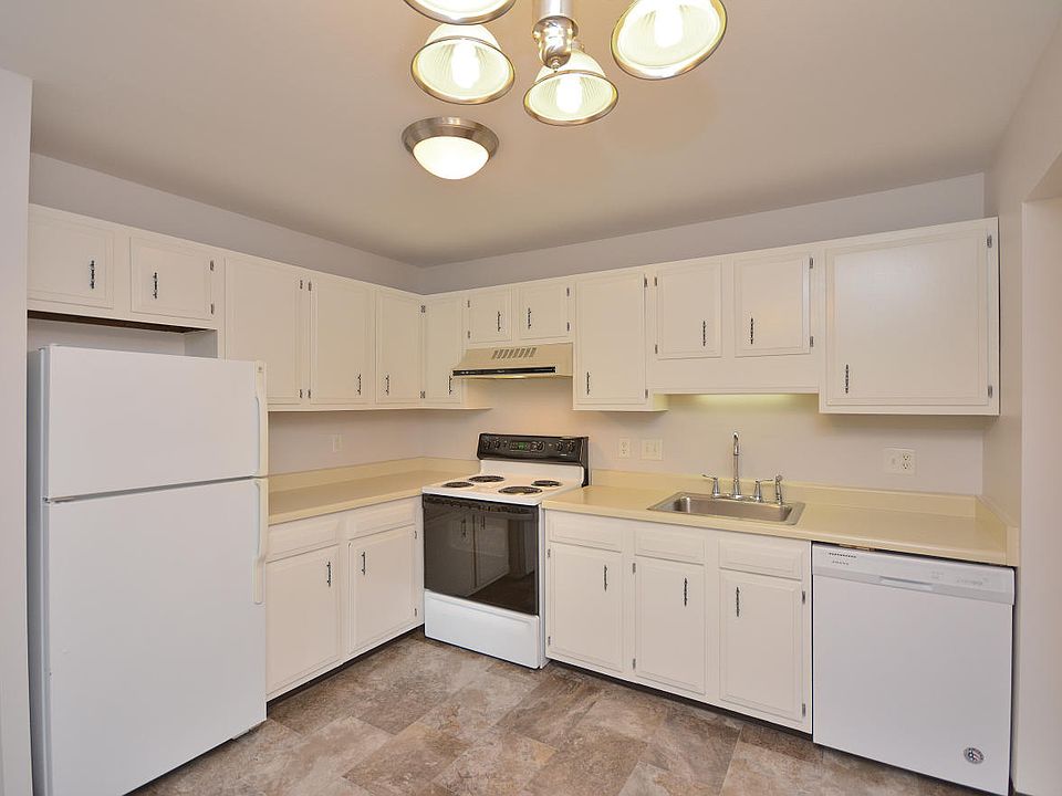 1st image of 10830 W Donna Dr #8