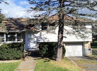 25 Ridge Rd, Marlboro, NY 12542