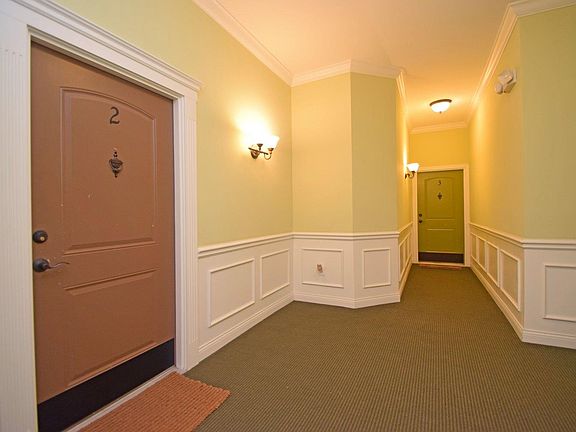 5th image of 587 Riverpointe Dr Unit 2