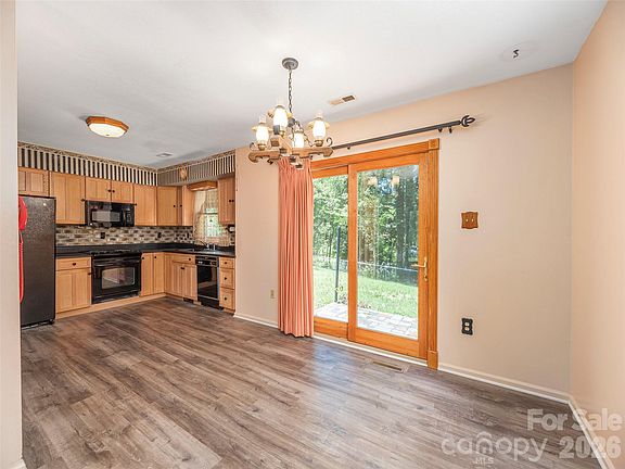 5th image of 25 Laurel Park Dr