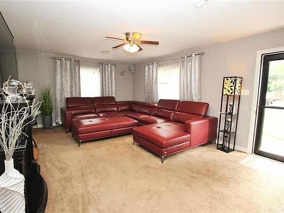 4th image of 104 W Beech Ave