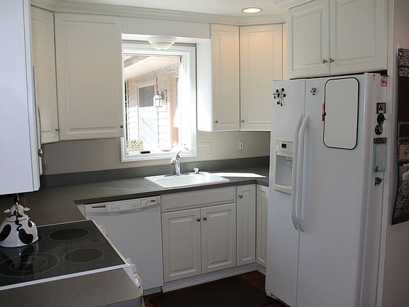 2nd image of 2009 Beaufait Dr