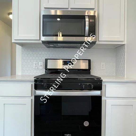 6605 N West 154th St — Photo 11