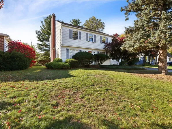 569 Barry Rd, Rochester, NY 14617