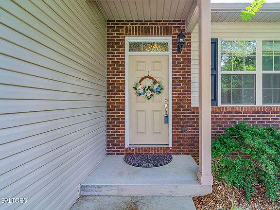 3rd image of 290 Garnet Hill Dr