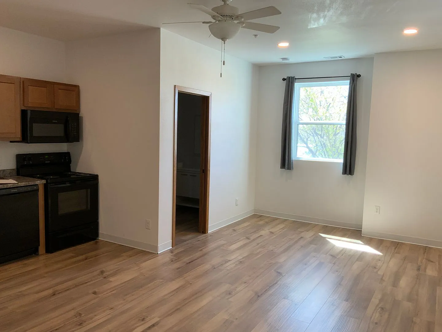 Deer Creek Apartments — Photo 3